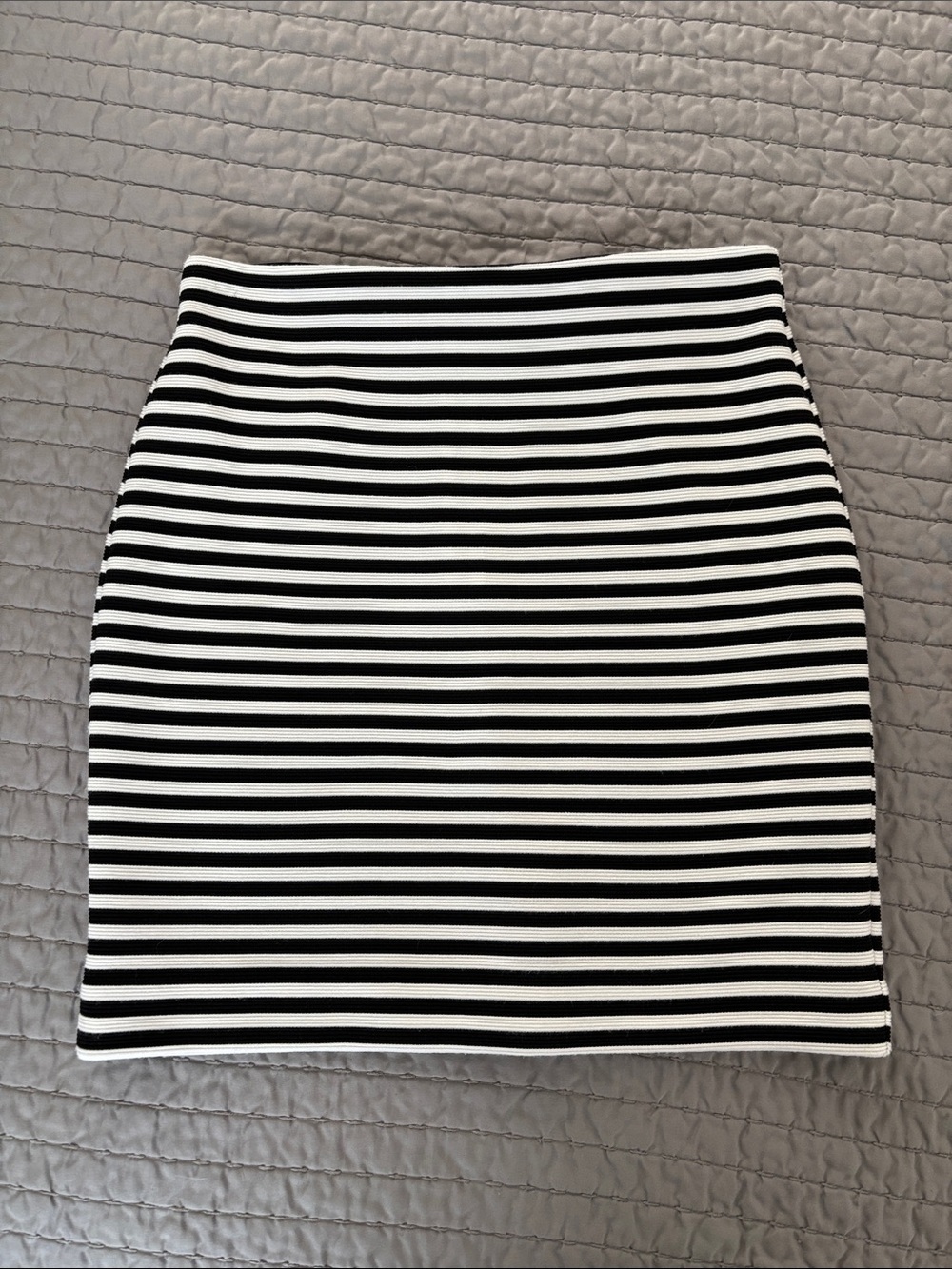LOFT Outlet Black and White Striped Pencil Skirt, Like New, 0P